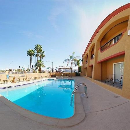 Hollies Hotel & Suites Calexico Exteriér fotografie